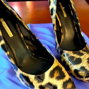 Leopard patent leather shiny pumps